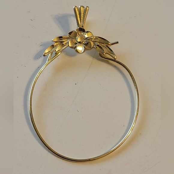 Source Unknown Jewelry - GUC gold flower charm holder